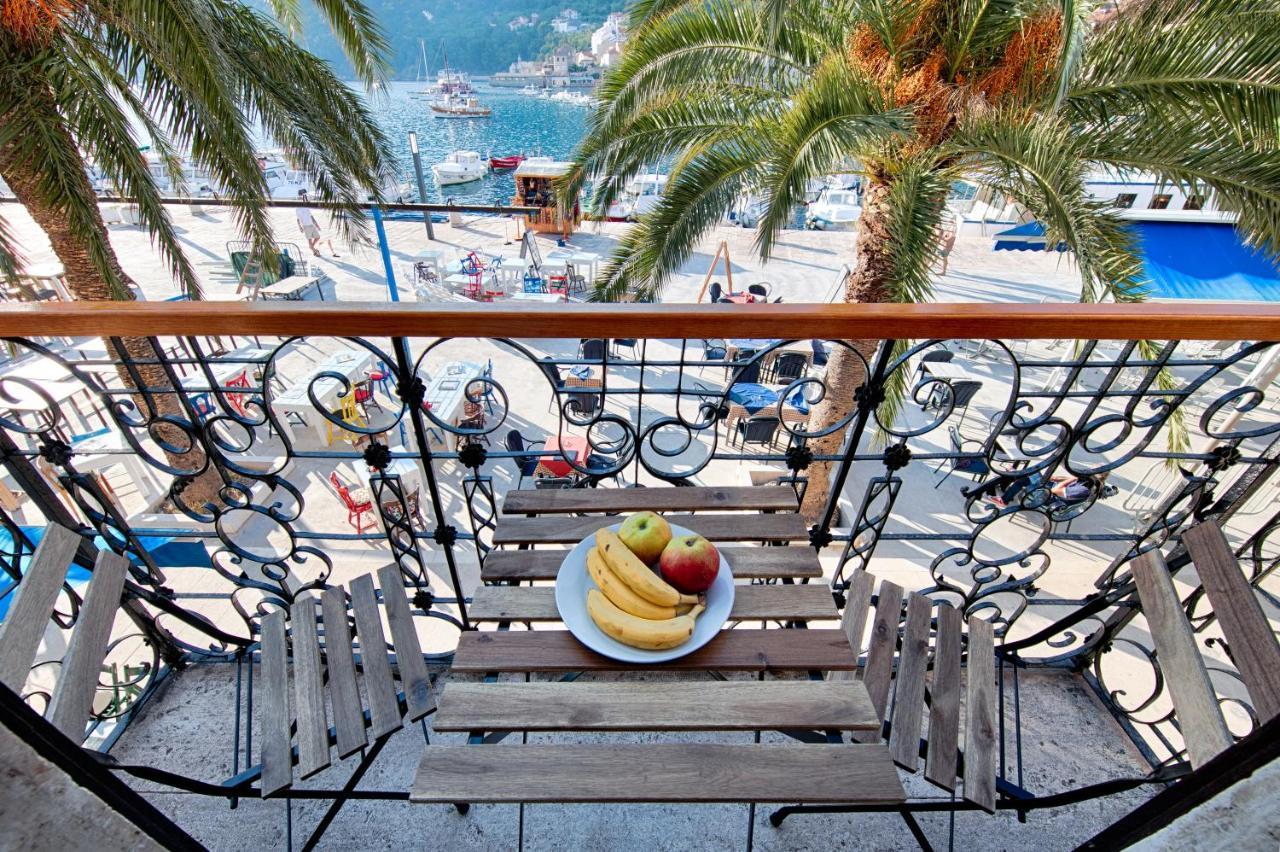Seafront Rooms Koluna Komiza Exterior photo